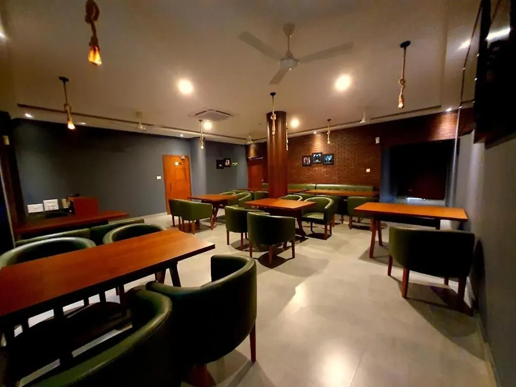 Hotel Emperor-Hotel Rachana Continental Pvt Ltd Kizhake Chālakudi