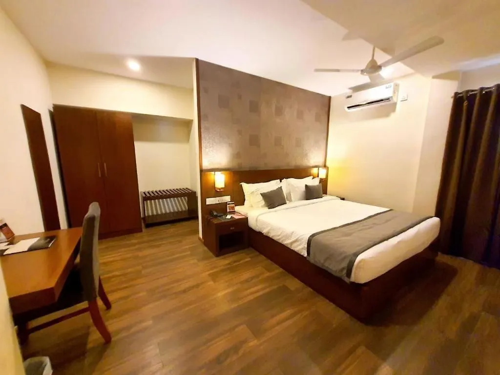 Emperor-Hotel Rachana Continental Pvt Ltd Kizhake Chālakudi 0*,  India