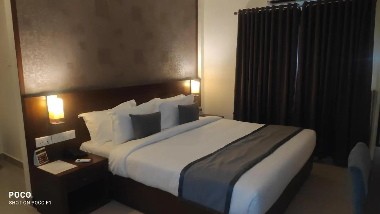 Emperor-Hotel Rachana Continental Pvt Ltd Kizhake Chālakudi